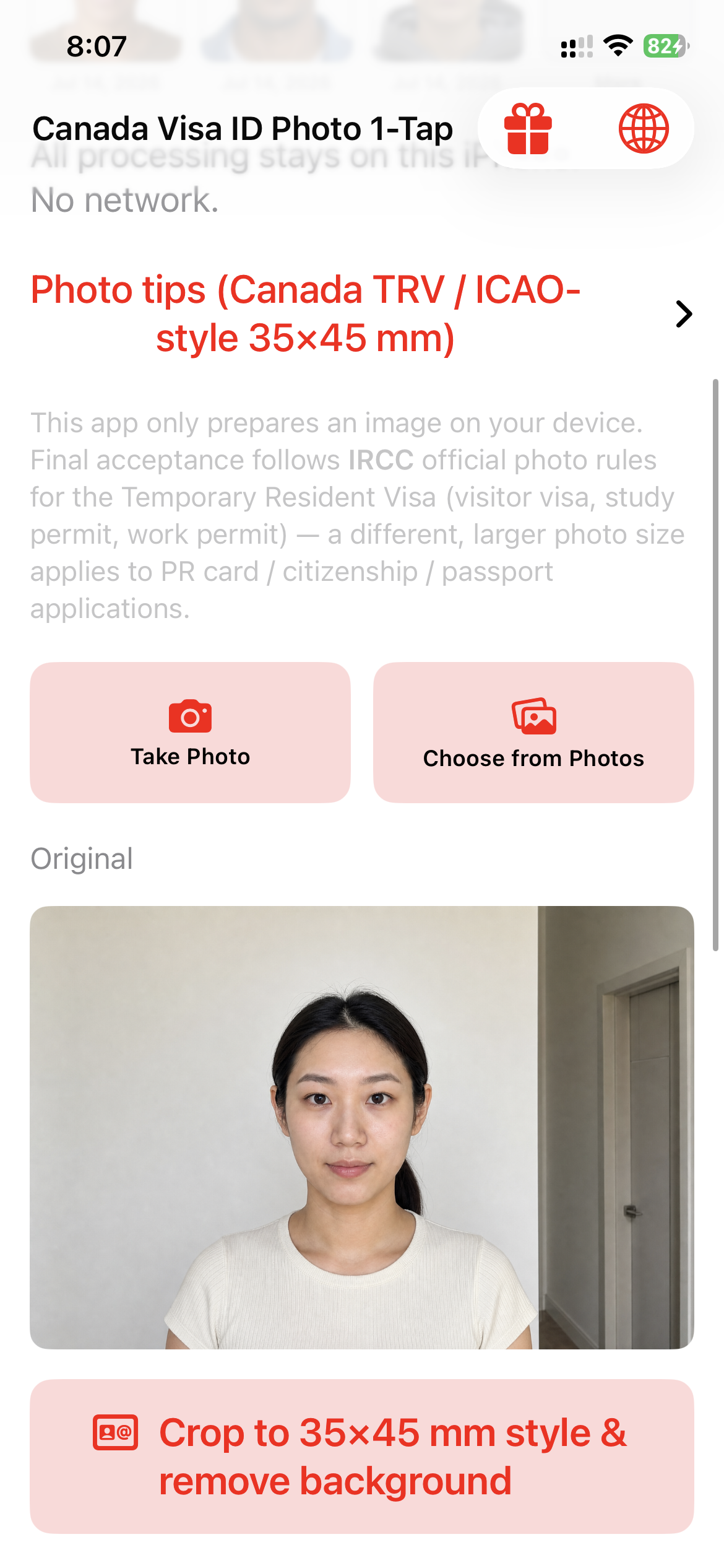 The Canada Visa ID Photo 1-Tap app showing the Original photo screen with a crop and remove background button